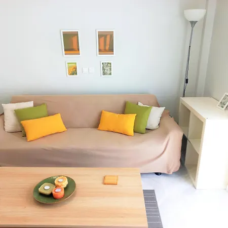 Central, Bright And Comfortable With Balcony *