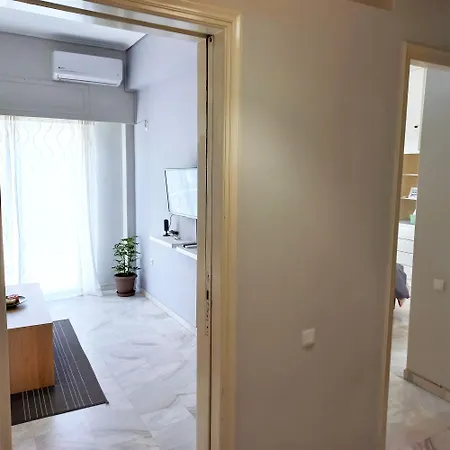 Central, Bright And Comfortable With Balcony Appartamento
